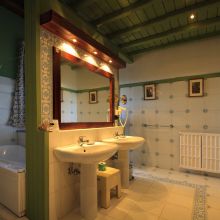 Luxury winery resort Castelbuono_Cabernet Sauvignon suite bath Luxury winery resort Castelbuono_Cabernet Sauvignon suite bath