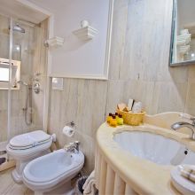 Locorotondo luxury Trulli resort_Classic trullo bath Locorotondo luxury Trulli resort_Classic trullo bath