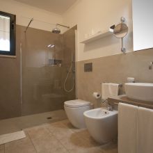 Salento sea resort_family room bath Salento sea resort_family room bath