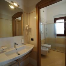 Wine country stay_classic room bath Wine country stay_classic room bath