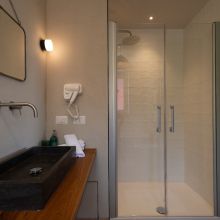 Wine country stay Etna_superior room bath Wine country stay Etna_superior room bath