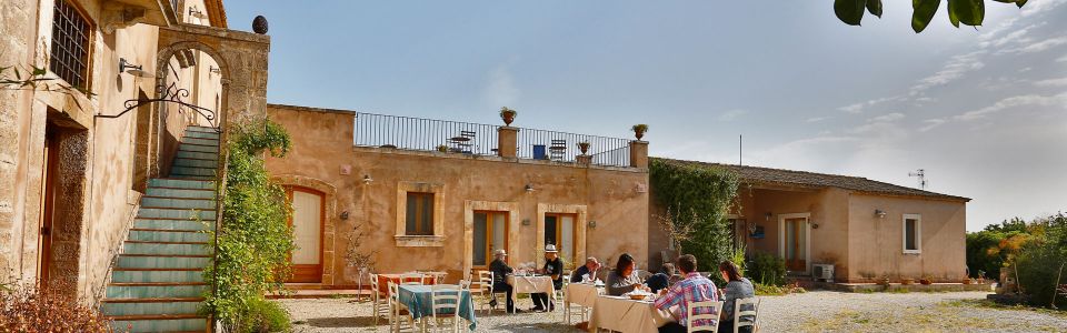 Agriturismo Siracusa_courtyard Agriturismo Siracusa_courtyard